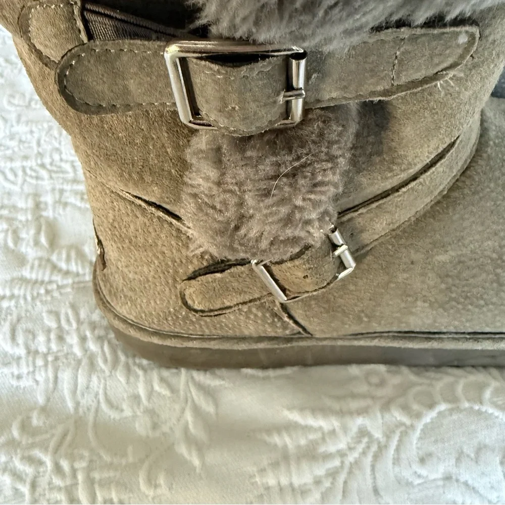 LAM Cozy Gray Faux SuedeFur-Lined Boots with Buckles. Size 8